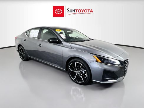 Used 2025 Nissan Altima 2.5 SR FWD image 1