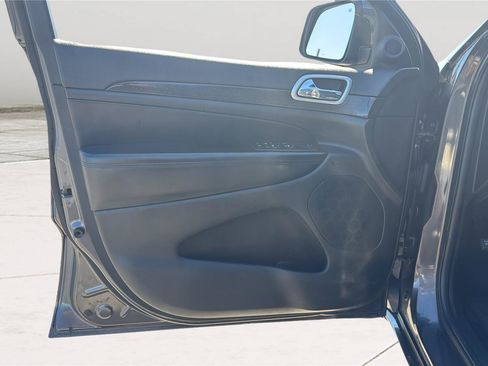 Certified 2018 Jeep Grand Cherokee Altitude AWD/4WD image 17