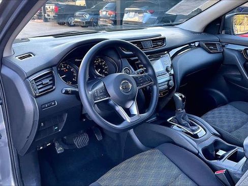 Certified 2018 Nissan Rogue Sport SV image 16