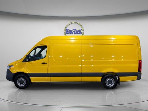 Used 2021 Mercedes-Benz Sprinter 2500 image 2