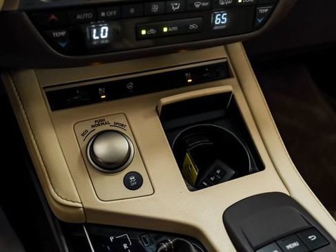 Used 2016 Lexus ES 350 w/ Premium Package w/Wood Trim FWD image 24