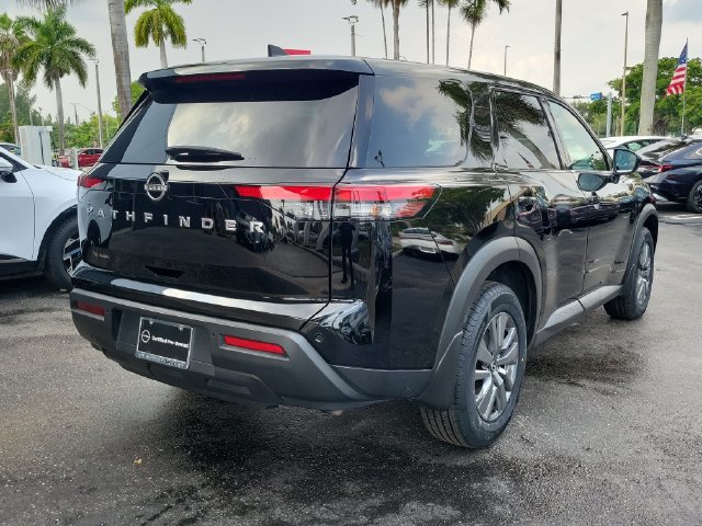 Used 2024 Nissan Pathfinder S FWD image 4