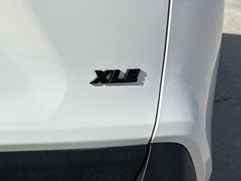Used 2022 Toyota RAV4 XLE image 9