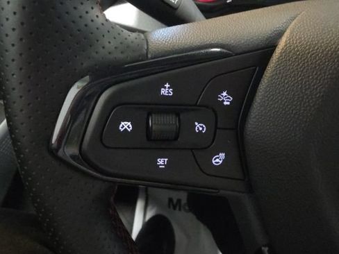 Used 2024 Chevrolet Trax RS FWD image 30