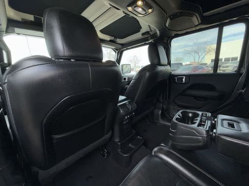 Used 2019 Jeep Wrangler Unlimited Sahara image 12