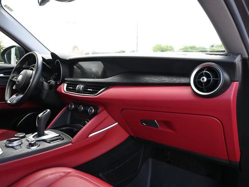 Used 2021 Alfa Romeo Stelvio Sprint w/ Nero Edizione RWD image 24