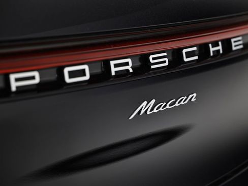 Certified 2026 Porsche Macan AWD/4WD image 13