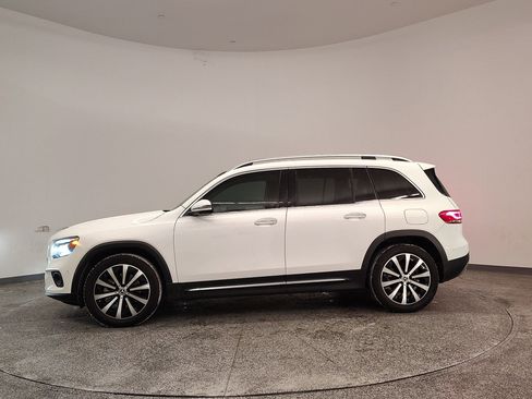 Used 2022 Mercedes-Benz GLB 250 4MATIC image 2