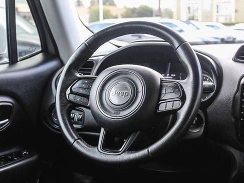 Used 2017 Jeep Renegade Altitude image 15