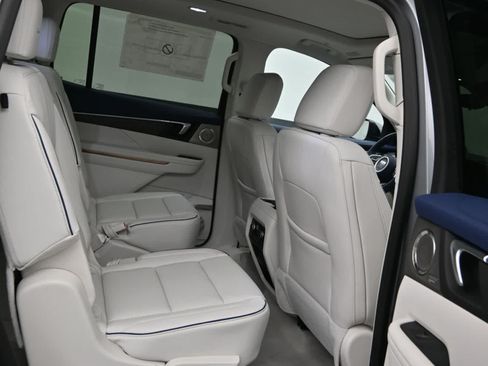 New 2026 Buick Enclave Avenir w/ Super Cruise Package AWD/4WD image 12