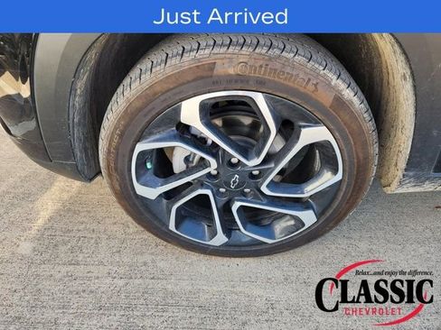 Used 2025 Chevrolet Trax RS w/ Driver Confidence Package image 17