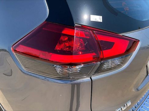 Used 2020 Nissan Rogue S FWD image 26