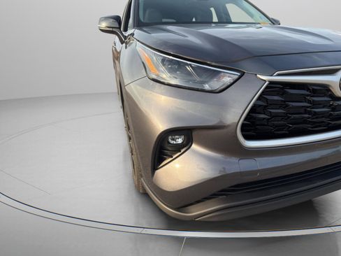 Certified 2023 Toyota Highlander LE image 2