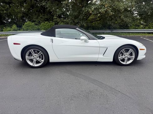 Used 2010 Chevrolet Corvette Convertible w/ 1LT RWD image 7