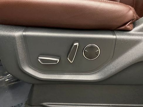 Used 2024 Ford Expedition Limited AWD/4WD image 14