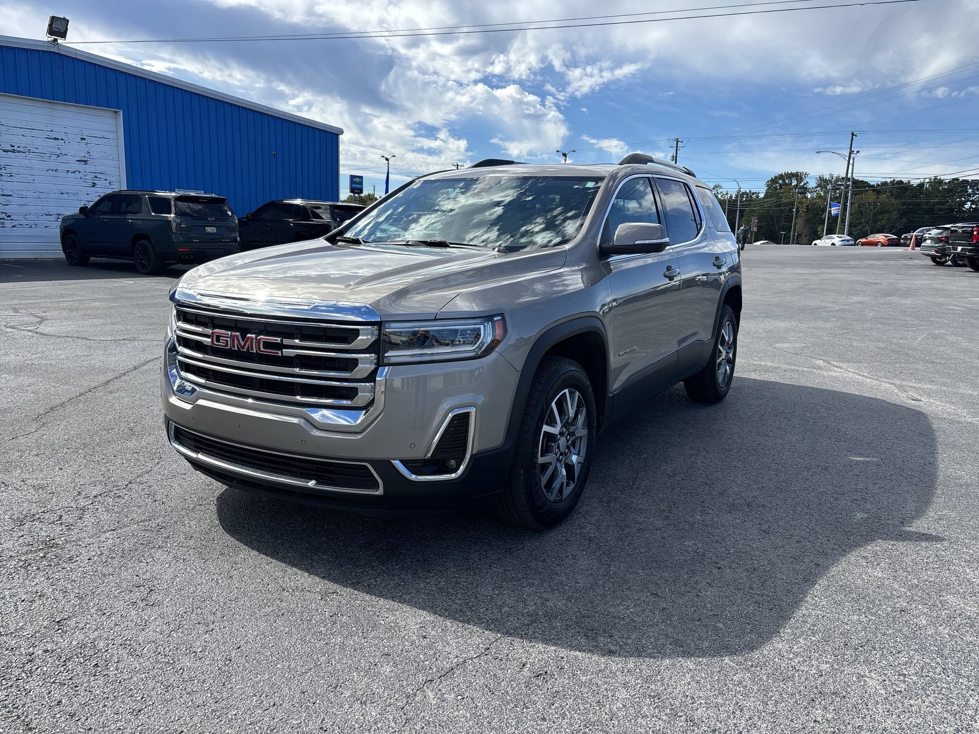 Certified 2022 GMC Acadia SLT w/ Preferred Package FWD image 1