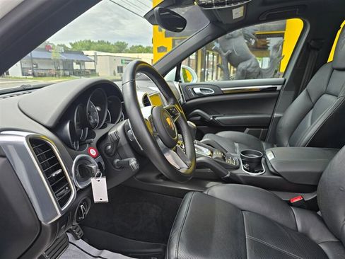 Used 2018 Porsche Cayenne S Platinum AWD/4WD image 22