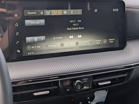 Used 2025 Nissan Kicks SR FWD image 23