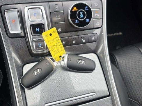 Used 2023 Hyundai Santa Fe Calligraphy image 13