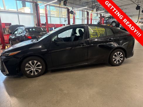 Used 2020 Toyota Prius Prime XLE image 2