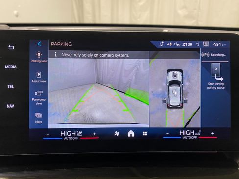 Used 2025 BMW X1 xDrive28i w/ Technology Package image 9