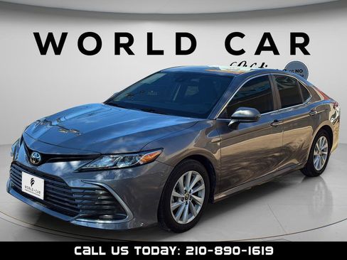 Used 2021 Toyota Camry LE image 12