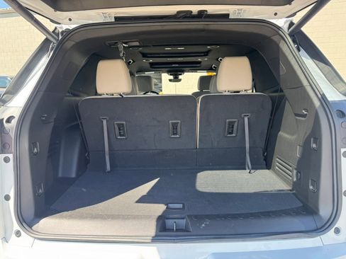 Used 2023 Chevrolet Traverse Premier AWD/4WD image 18
