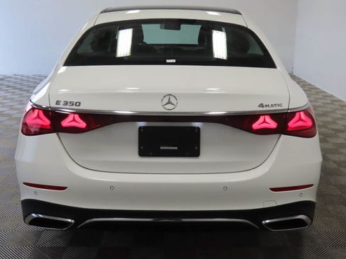 Used 2025 Mercedes-Benz E 350 4MATIC Sedan image 4
