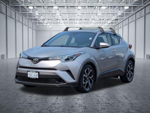 Used 2019 Toyota C-HR XLE FWD image 9