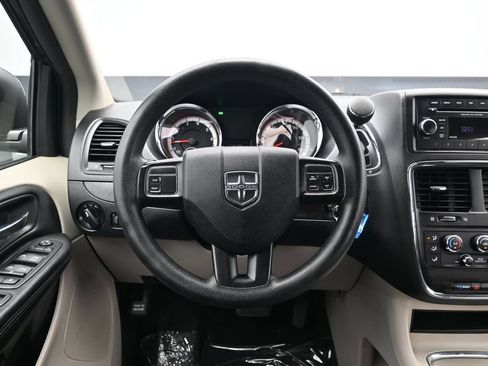 Used 2016 Dodge Grand Caravan SXT FWD image 42