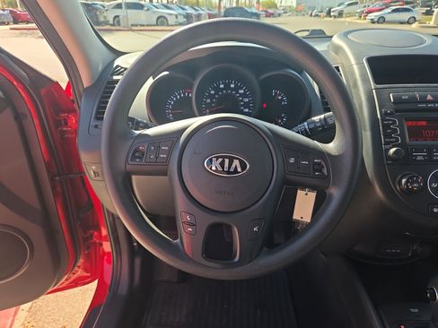 Used 2013 Kia Soul FWD image 15