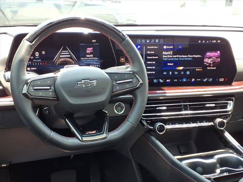 Used 2026 Chevrolet Traverse RS FWD image 3