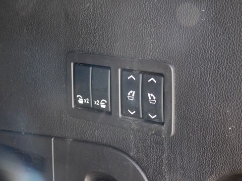 Used 2015 Chevrolet Tahoe LTZ AWD/4WD image 7