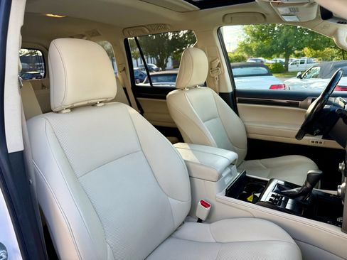 Used 2020 Lexus GX 460 Premium image 28