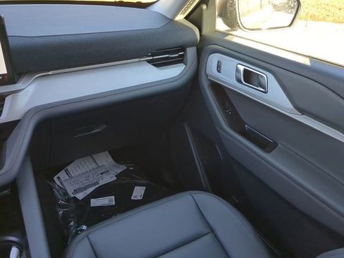 New 2025 Ford Explorer Active w/ Active Comfort Package image 17