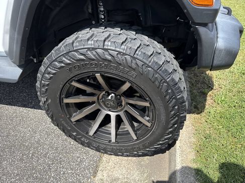Used 2020 Jeep Wrangler Unlimited Sport S AWD/4WD image 2