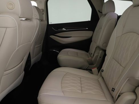 Used 2023 Buick Enclave Avenir image 28