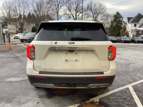Used 2021 Ford Explorer XLT w/ Equipment Group 202A image 6