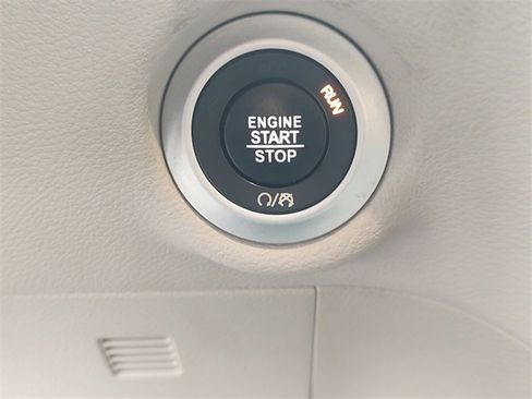 Certified 2018 Chrysler Pacifica Touring-L Plus image 24