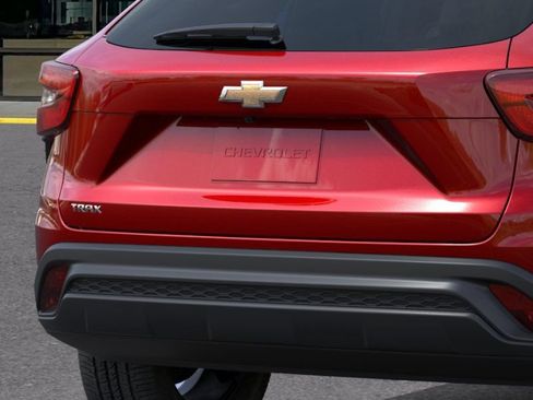 New 2026 Chevrolet Trax LS w/ LS Convenience Package FWD image 14