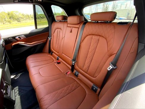 Used 2026 BMW X5 sDrive40i w/ M Sport Package image 33