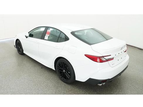 Used 2026 Toyota Camry SE FWD image 5