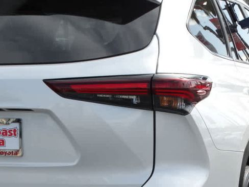 Certified 2024 Toyota Highlander XLE image 12