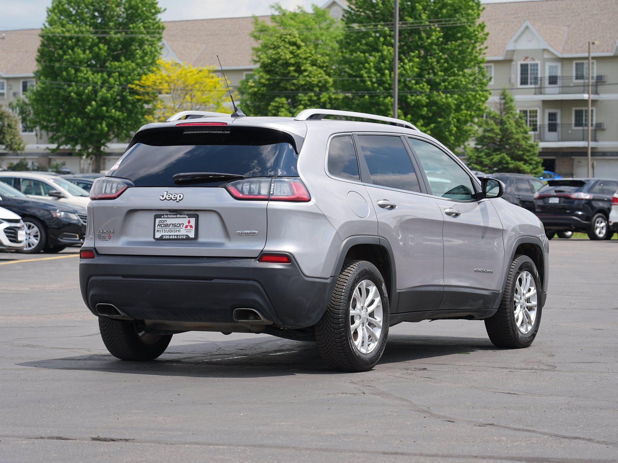 Used 2019 Jeep Cherokee Latitude w/ Popular Appearance Group AWD/4WD image 3