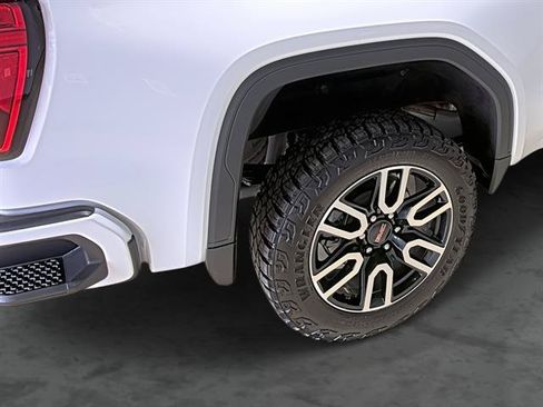 Used 2024 GMC Sierra 1500 AT4 w/ Technology Package AWD/4WD image 13