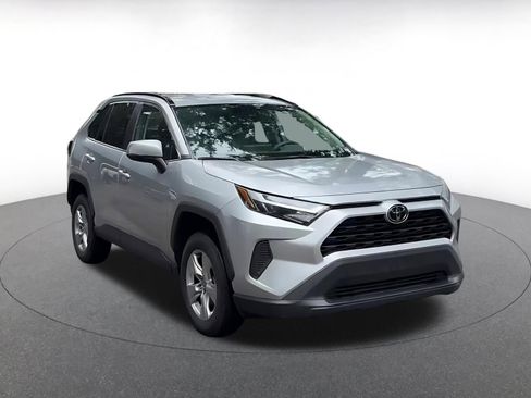 Used 2025 Toyota RAV4 XLE image 3