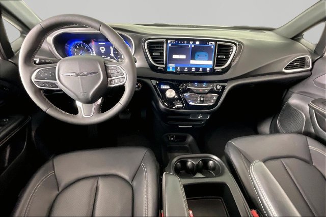 Used 2026 Chrysler Pacifica Select FWD image 6