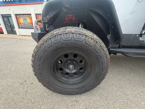 Used 2014 Jeep Wrangler Unlimited Sahara AWD/4WD image 36