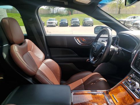 Used 2018 Lincoln Continental Reserve AWD/4WD image 35