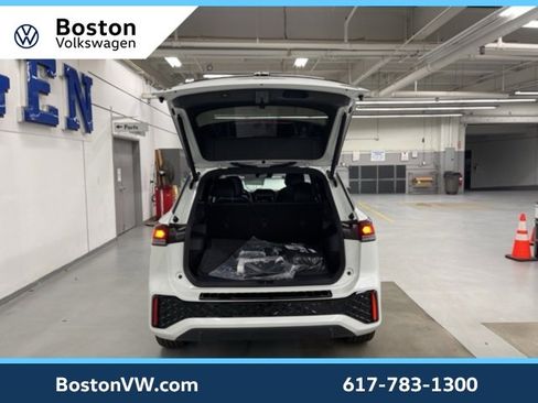 New 2026 Volkswagen Tiguan SE R-Line image 11